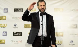 ÜNLÜ HOLLYWOOD FİLM YAPIMCISINDAN UYGURLARA DESTEK