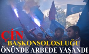 ÇİN BAŞKONSOLOSLUĞU ÖNÜNDE ARBEDE YAŞANDI