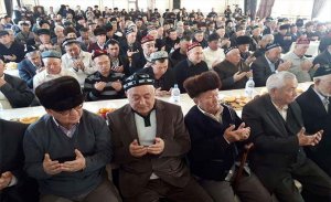 UYGURLAR ALİMLERİ İÇİN TOPLANDI