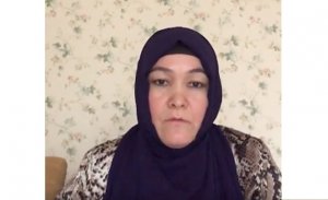 UYGUR TÜRKÜ ANNE, TÜRKİYE’DE EĞİTİM ALAN KIZI YÜZÜNDEN İÇERİ ALINDI