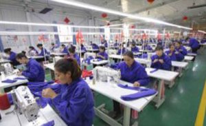 DÜNYA KARANTİNADAYKEN UYGURLAR KÖLE GİBİ ÇALIŞTIRILIYOR
