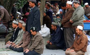 NAMAZ KILAN 10 KİŞİNİN TUTUKLANDIĞI ORTAYA ÇIKTI