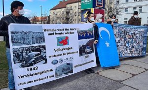 Avusturya'da Volkswagen'e protesto düzenlendi