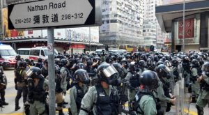 HONG KONG'DA ORTALIK SAVAŞ ALANINA DÖNDÜ