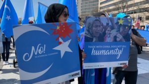 ÇİN, ABD’NİN VİZE YASAĞINDAN SONRA AĞLAMAYA BAŞLADI