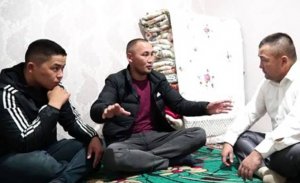 KAZAK DİŞ İŞLERİ ‘’KAMPTA KAZAK YOK’’ DEDİ HALK TEPKİ GÖSTERDİ