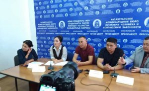 ÇİN ZULMÜNDEN KAÇAN İKİ KAZAK GENÇ KAZAKİSTAN’DA YARGILANIYOR