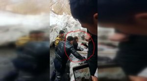 5 YAŞINDA KİMSESİZ KALAN UYGUR BEBEĞİN CANSIZ BEDENİ, BUZLARIN ARASINDAN ÇIKARILDI