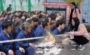 ÇİN, DOĞU TÜRKİSTAN'DA RESMİ BELGELERİNİ YOK ETMEYE BAŞLADI